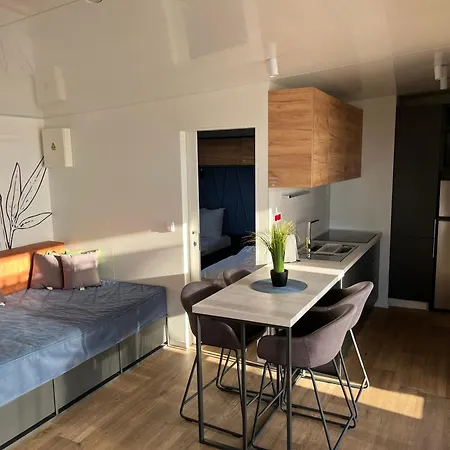 Terra Park Spiritos - Luxury Mobile House Ina 아파트 콜란