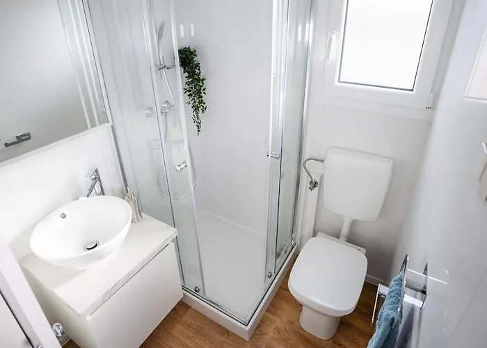 Terra Park Spiritos - Luxury Mobile House Ina 아파트 콜란