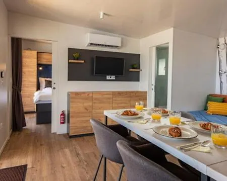 Terra Park Spiritos - Luxury Mobile House Ina شقة كولان